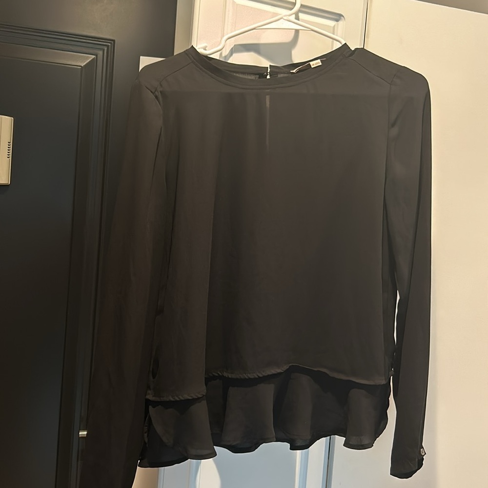 Like New Loft Ruffle Top. Size XS - Picture 3 of 3